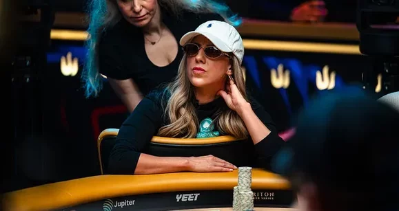 Triton Jeju, Main Event: Kristen Foxen folda par de reis e choca o mundo