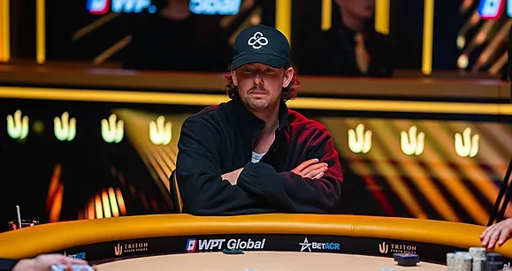 PL5K em Omaha de 5 cartas: "VeniVidi1993" contra Bobby James