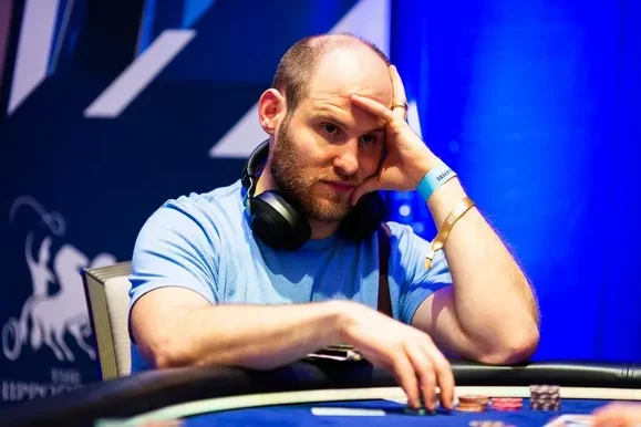 Sam Greenwood analisa sua pior mão jogada na Triton Poker de Jeju