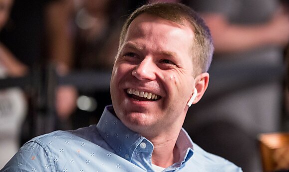 Jonathan Little: Overbet blefando no river