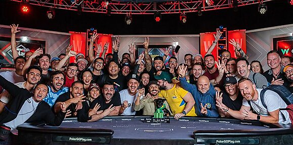 Brasileiro Yuri Martins Dzivielevski conquista terceiro bracelete da WSOP na carreira
