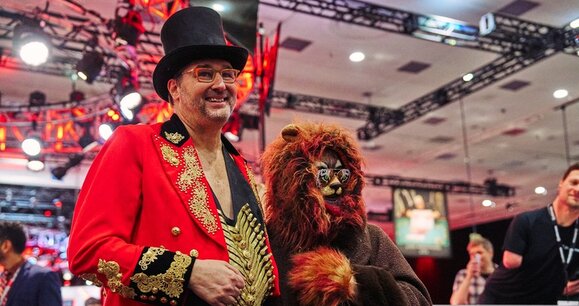 Phil Hellmuth traz o circo para a WSOP em sua entrada no Main Event