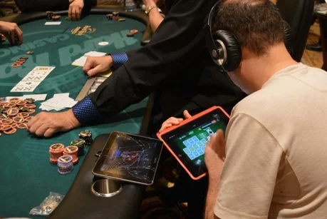 Maneiras mais seguras de jogar poker após problemas com bots e superusuários