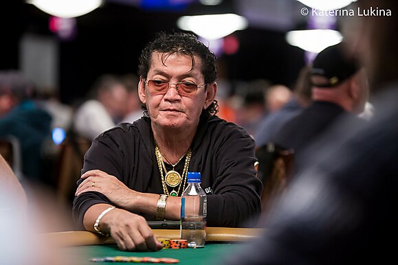 Scotty Nguyen é acusado de trapaça grave no Main Event da WSOP, mas só toma uma órbita de punição