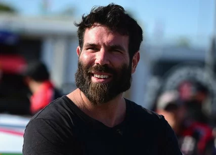 Dan Bilzerian é um jogador de poker ou um personagem fanfarrão?