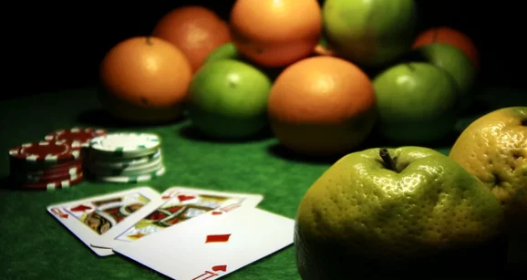 Poker não é um jogo de laranjas e maçãs