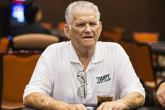 TJ Cloutier, um dos maiores jogadores de torneios da história do poker