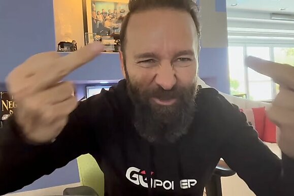 “200.000 pessoas assistindo você agir como um idiota”, diz Ivey sobre o vlog de Negreanu