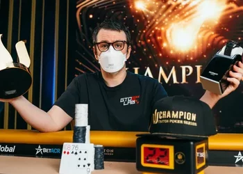 PLO 100k em Jeju: Quando foldam o nuts contra você, é impossível perder