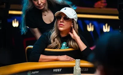 Triton Jeju, Main Event: Kristen Foxen folda par de reis e choca o mundo