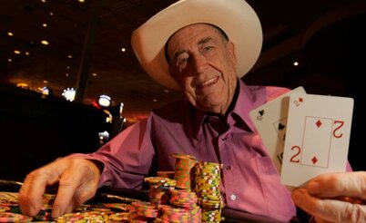 Mãos Históricas XVIII: Doyle Brunson e o imortal 10-2.