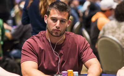 Darren Elias destrincha as fases dos torneios no podcast da Upswing Poker