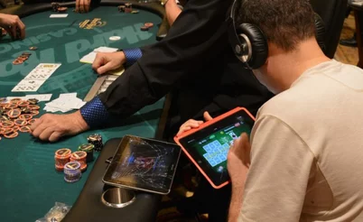 Maneiras mais seguras de jogar poker após problemas com bots e superusuários