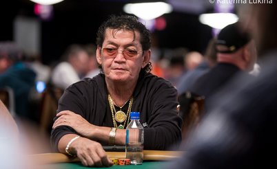 Scotty Nguyen é acusado de trapaça grave no Main Event da WSOP, mas só toma uma órbita de punição