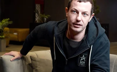 Em meio a polêmicas por dívidas, Tom Dwan se torna embaixador do ACR