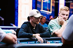 Brasil chega longe no Main Event da WSOP 2025, mas último representante cai no Dia 8