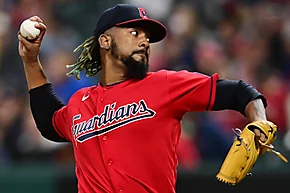 Notícias rápidas: João Simão ganha mais um prêmio milionário, polêmica no baseball, Hellmuth criando confusão e mais