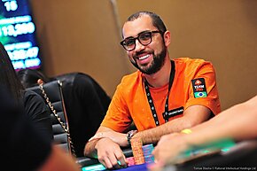 Rafael Moraes: "Chegou a hora de virar profissional no poker?"