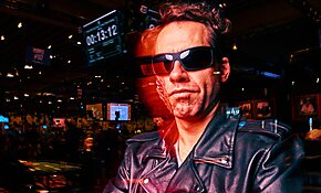 Daniel Cates encarna o Exterminador do Futuro em busca de tricampeonato na WSOP