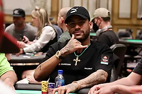 Dwan perde a arbitragem, Neymar jogando poker durante o aniversário da filha e outras notícias das redes sociais
