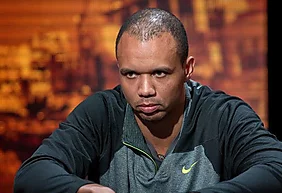 Sorriso ou poker face? Como as expressões dos jogadores podem influenciar nas decisões