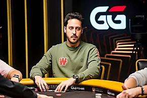 Adrián Mateos mira o topo da All Time Money List