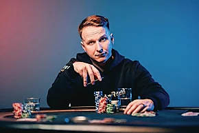 Bencb: estratégias de late game em torneios de poker para aumentar a taxa de vitórias